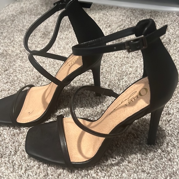 Sandals - Picture 4 of 4